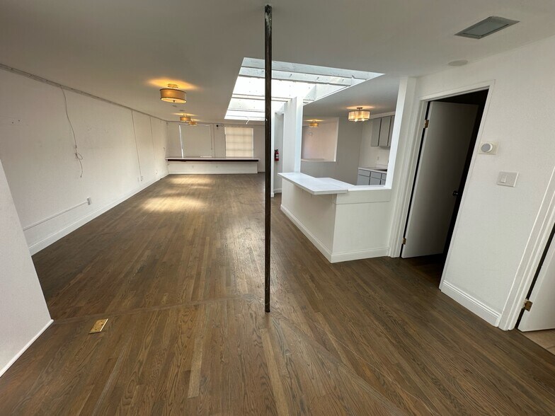 More Photos Of 22 Cleveland St, San Francisco Warehouse For Sale