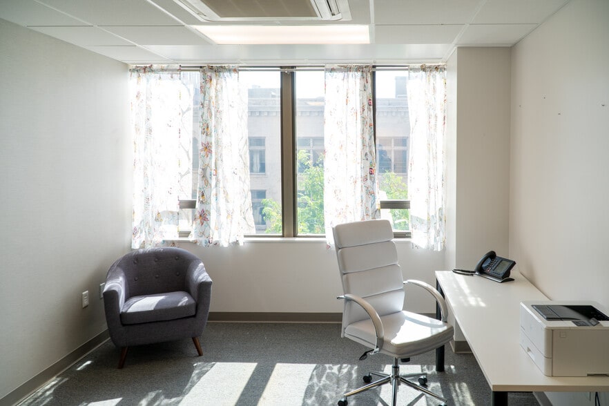 More Photos Of 312 E Wisconsin Ave, Milwaukee Medical For Sale