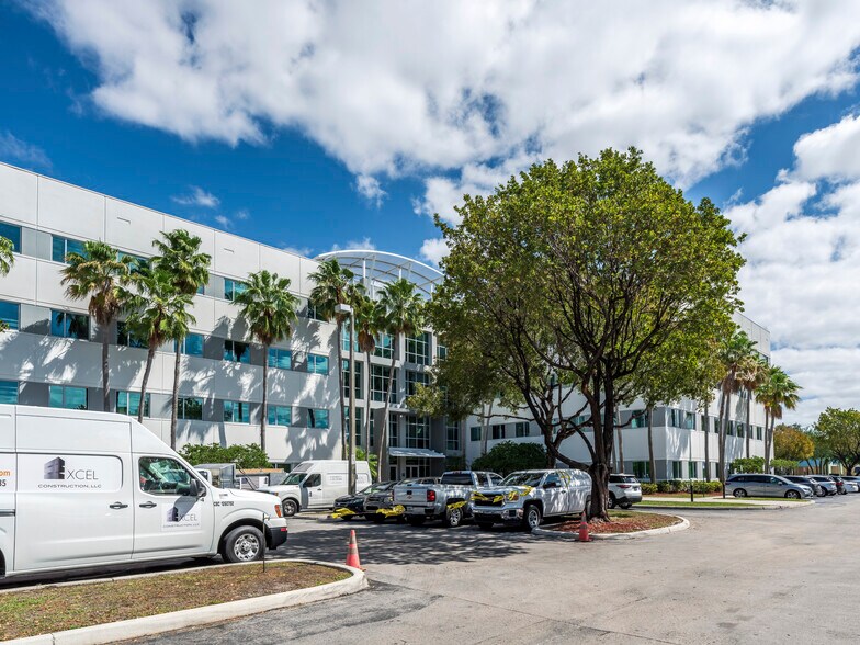 More Photos Of 8200 NW 33rd St, Doral Office For Lease