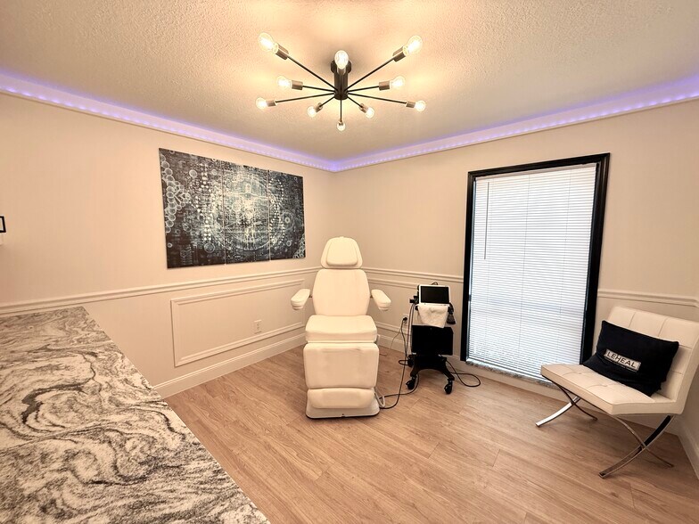 More Photos Of 156 Whitaker Rd, Lutz Medical For Lease