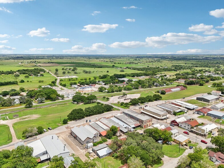 More Photos Of 113 N Main St, Moulton Bar For Sale