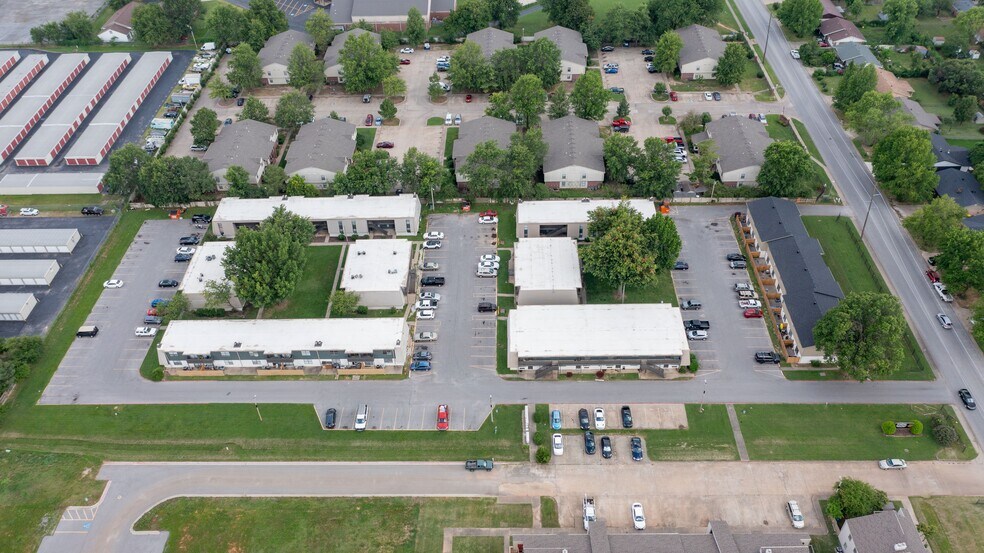 More Photos Of 1701 S West End St, Springdale Apartments For Sale