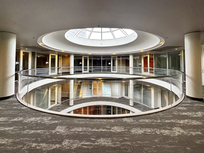 More Photos Of 770 S Post Oak Ln, Houston Office For Lease