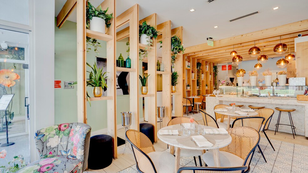 More Photos Of 2516-2526 Ponce De Leon Blvd, Coral Gables Restaurant For Lease