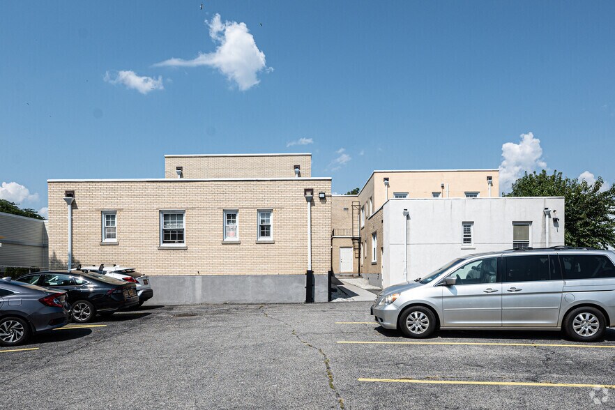 More Photos Of 155 W Merrick Rd, Freeport Medical For Lease