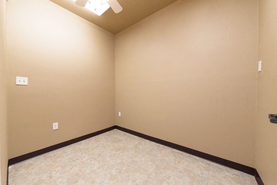 More Photos Of 4337 Crow Rd, Beaumont Medical For Lease