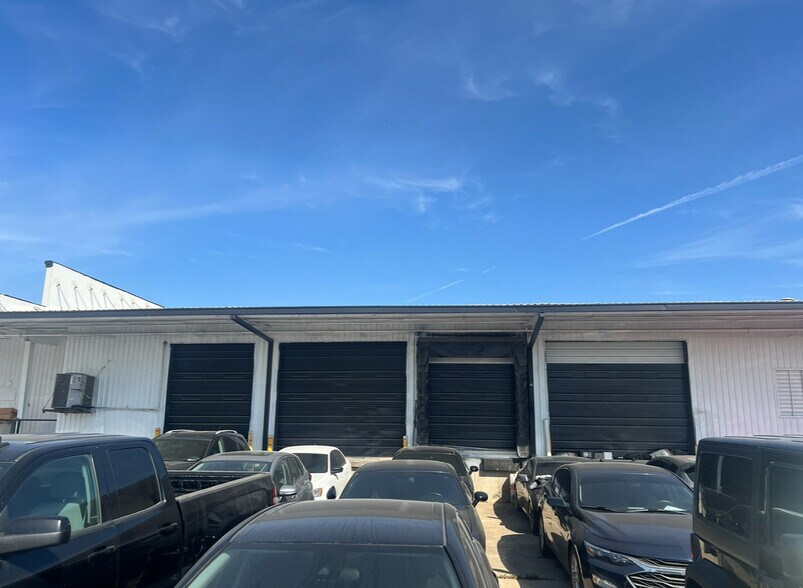 Primary Photo Of 11618 Harry Hines Blvd, Dallas Showroom For Lease