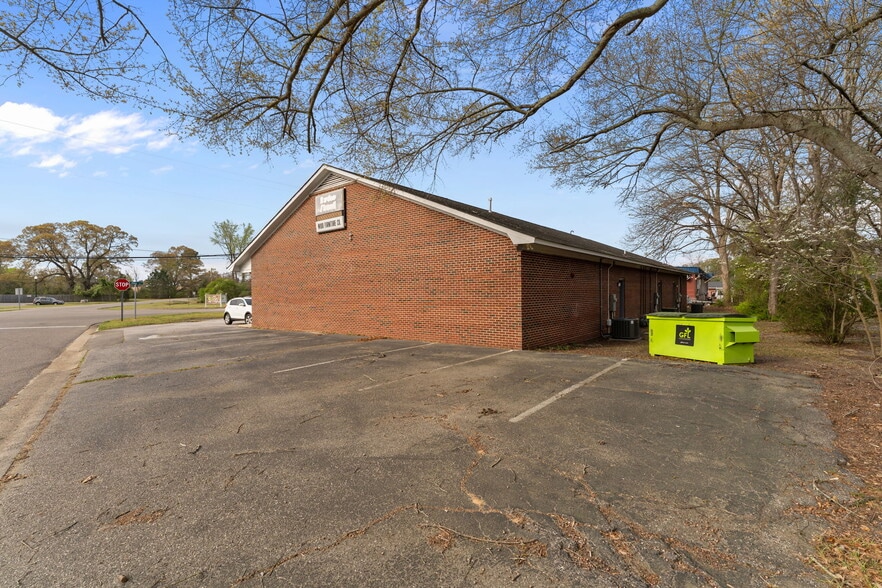 More Photos Of 402-406 Harris Ave, Raeford Storefront Retail Office For Sale