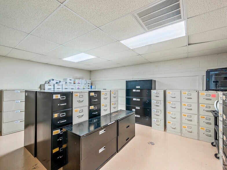 More Photos Of 2491 Armstrong Dr, Winston-Salem Warehouse For Sale