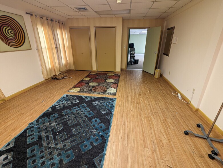 More Photos Of 16 Reeves Ave, Hamilton Office For Sale