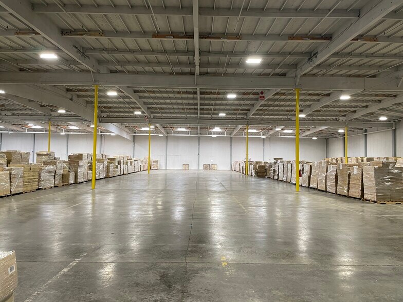 More Photos Of 2300 Polvorosa Ave, San Leandro Warehouse For Lease