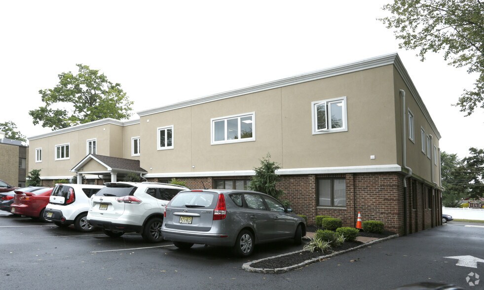 Primary Photo Of 727 Raritan Rd, Clark Office For Lease