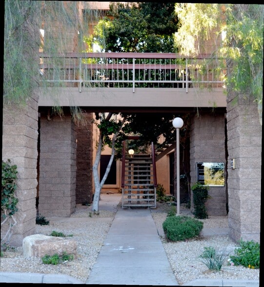 More Photos Of 7950 E Acoma Dr, Scottsdale Research And Development For Lease