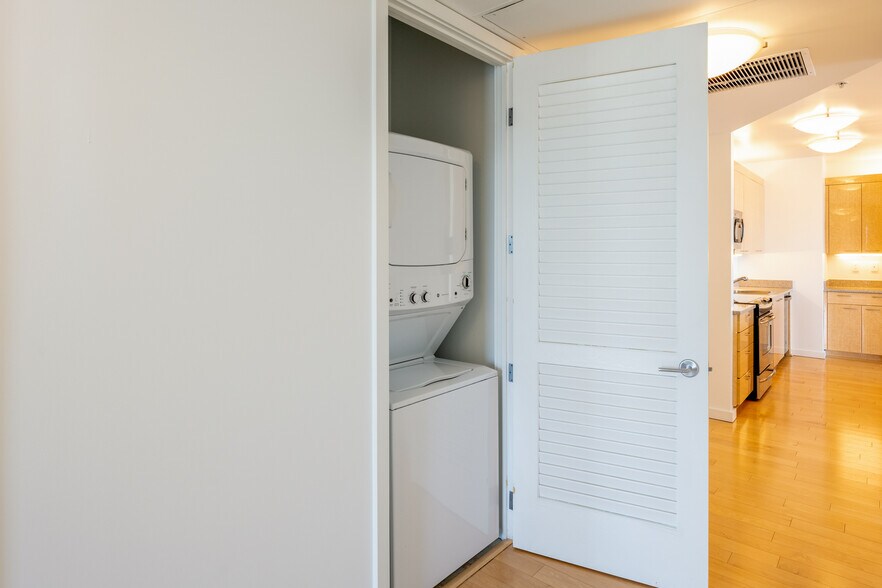 More Photos Of 100 Grand Ave, Oakland Apartments For Lease