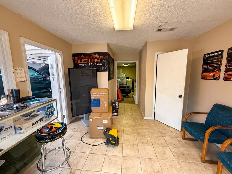 More Photos Of 2105 N Main St, Vidor Warehouse For Sale