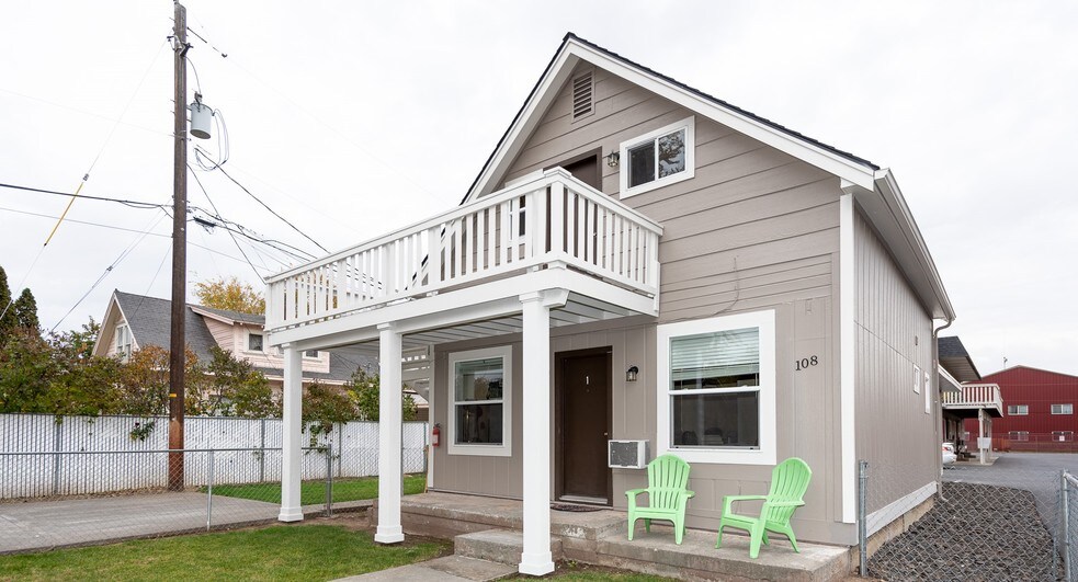 More Photos Of 108 SE 6th St, College Place Apartments For Sale