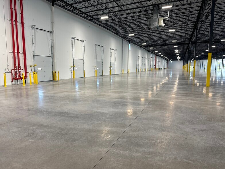 More Photos Of 14469 Olio Rd, Noblesville Warehouse For Lease