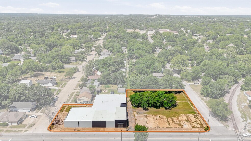 More Photos Of 613 S Armstrong Ave, Denison Warehouse For Sale