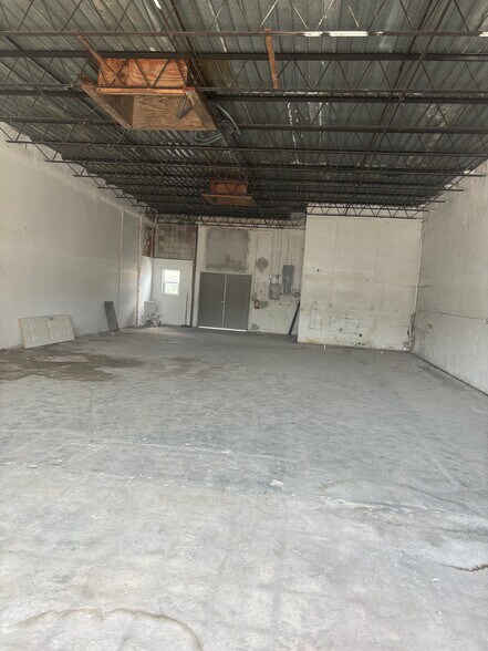 More Photos Of 2620-2896 Tamiami Trl, Naples Unknown For Lease