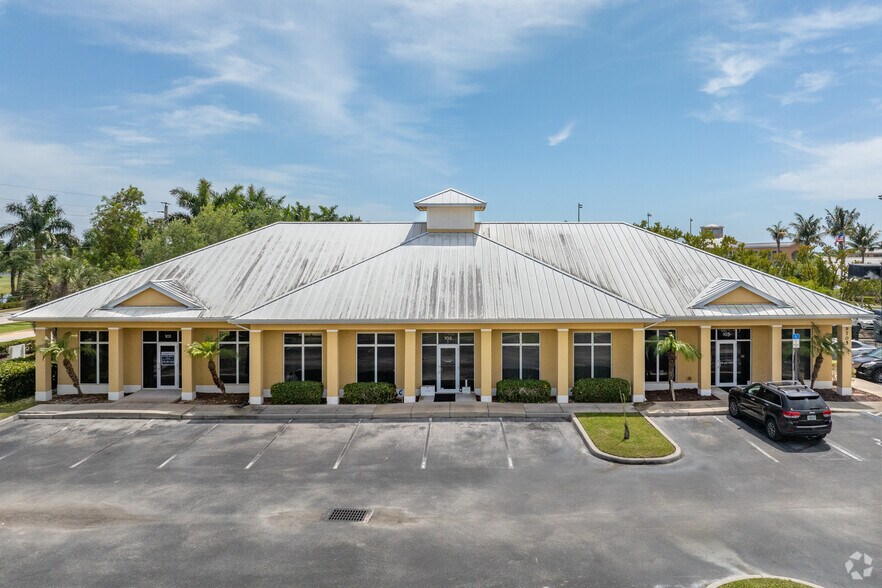 More Photos Of 9705 Commerce Center Ct, Fort Myers Medical For Sale