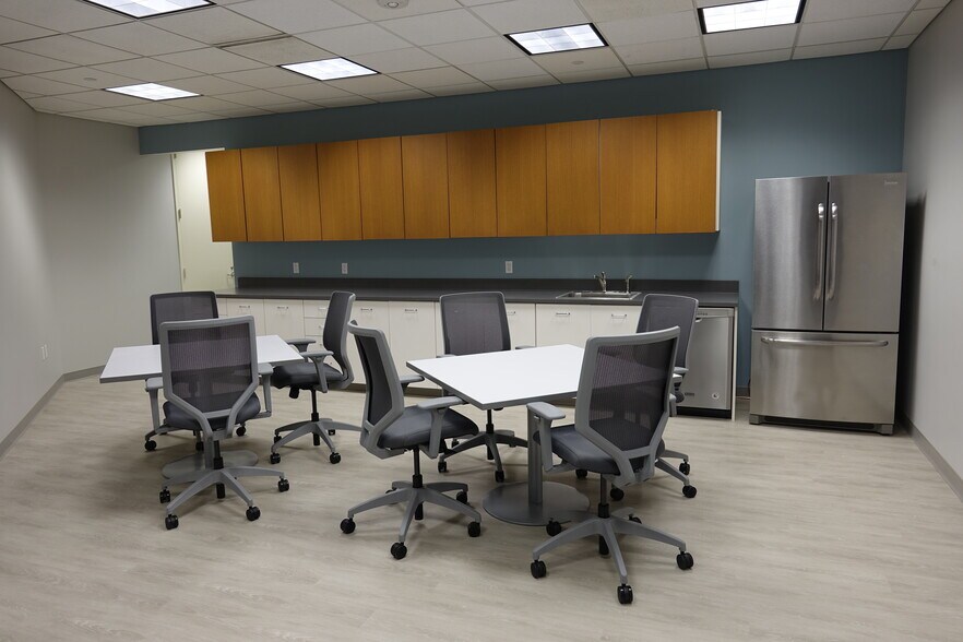 More Photos Of 700 Terrace Point Rd, Muskegon Medical For Lease