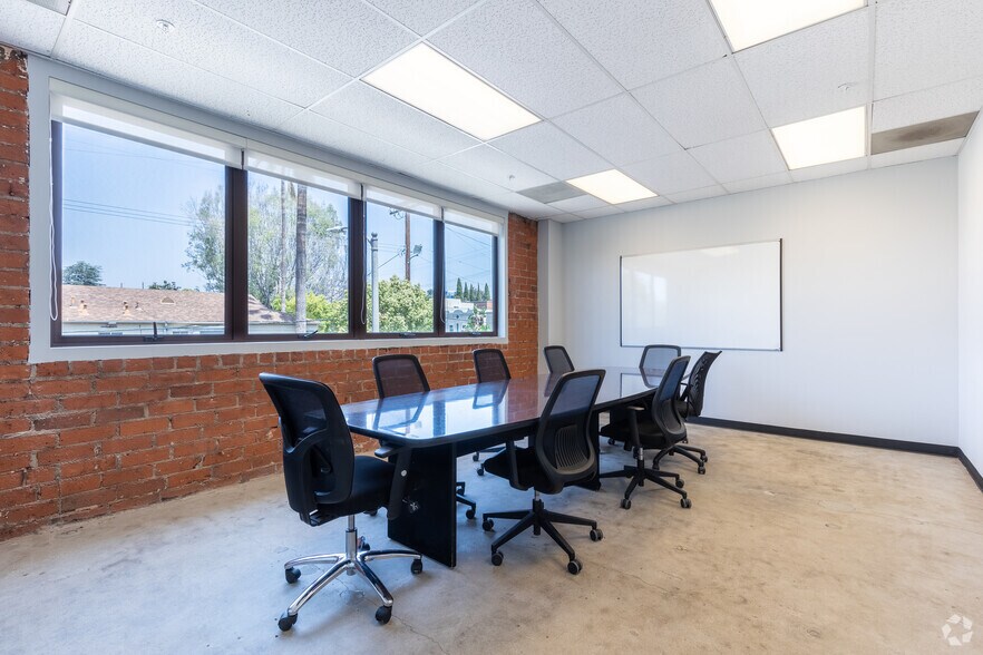 More Photos Of 1149 N Gower St, Los Angeles Office For Sale