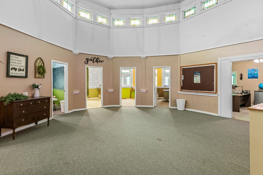 More Photos Of 408 W Main St, Park Hills Religious Facility For Sale