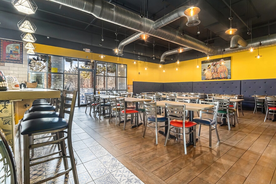 Primary Photo Of 1105 Main St, Forest Park Freestanding For Lease