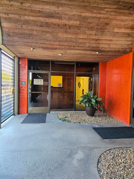 More Photos Of 12820-12848 Pierce St, Pacoima Warehouse For Lease