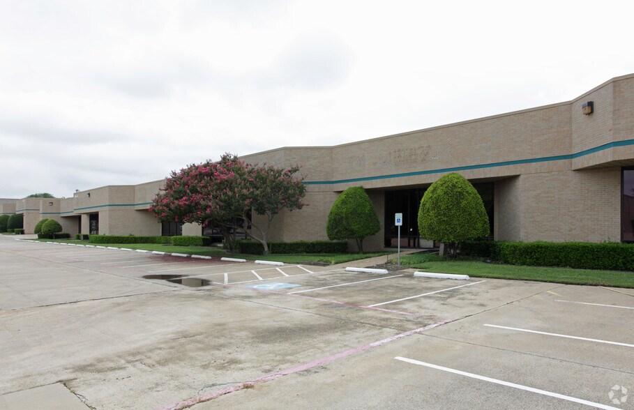 More Photos Of 14444 Beltwood Pky W, Farmers Branch Light Manufacturing For Lease