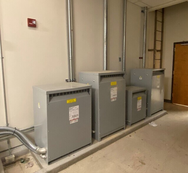 More Photos Of 7236 E Harry Ct, Wichita Office For Sale