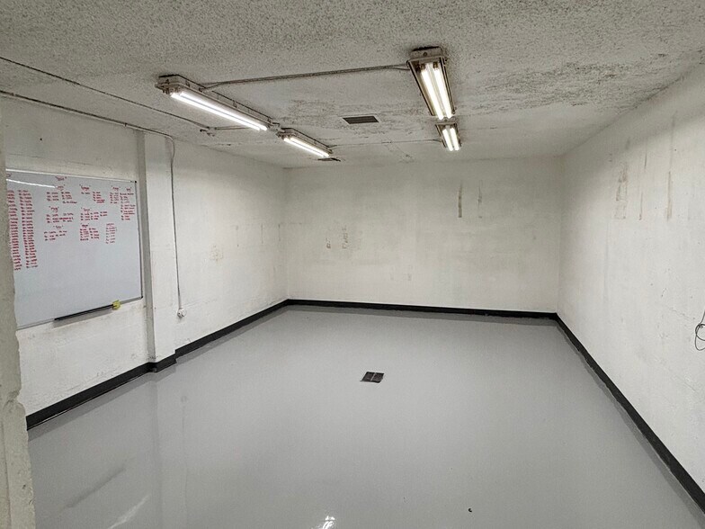 More Photos Of 1101 NW 72nd St, Miami Warehouse For Lease