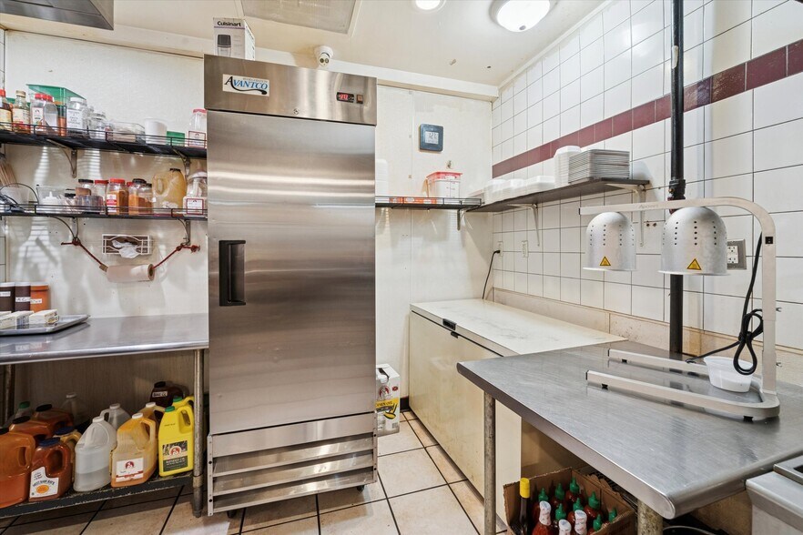More Photos Of 265 E Township Line Rd, Upper Darby Township Restaurant For Sale