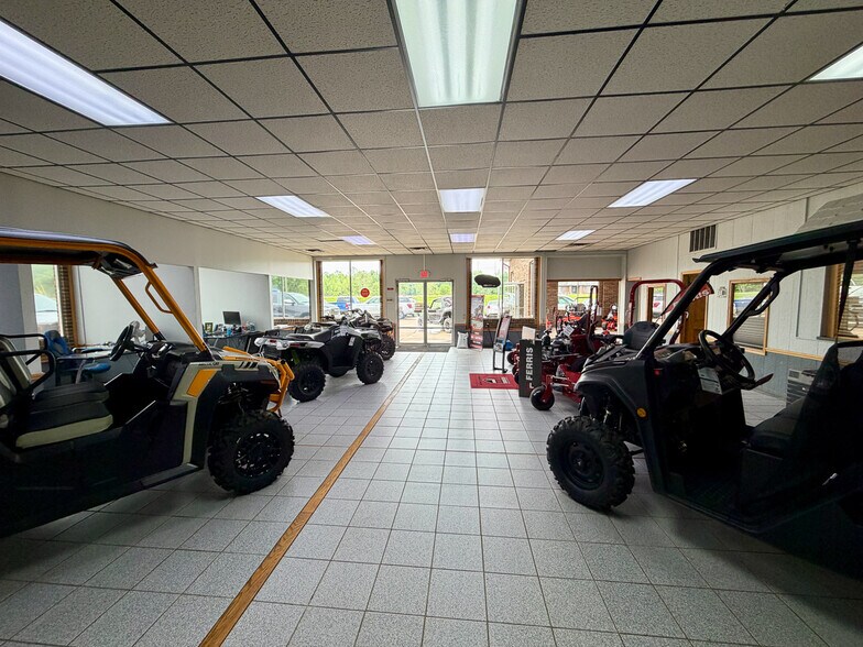 More Photos Of 206 S Carrollton St, Malvern Auto Dealership For Sale