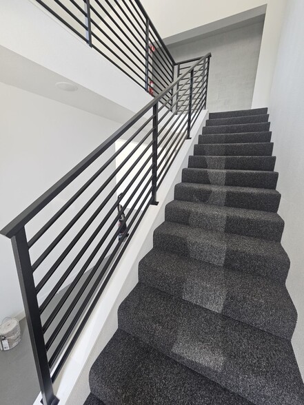 More Photos Of 5833 NE Portland Hwy, Portland Flex For Sale