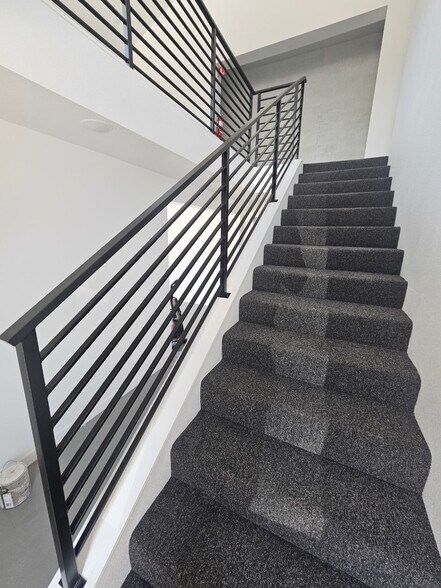 More Photos Of 5833 NE Portland Hwy, Portland Flex For Sale