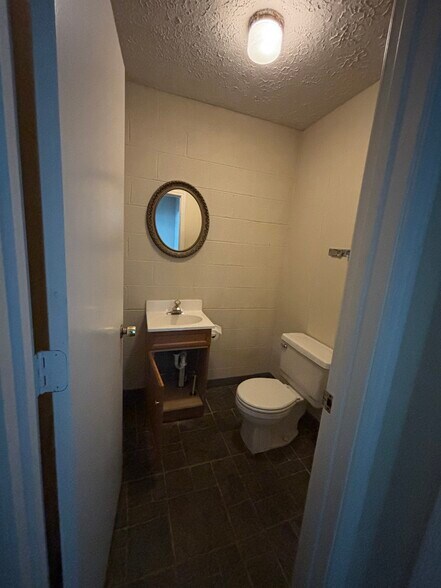 More Photos Of 208 N Locust Ave, Gallatin Freestanding For Lease