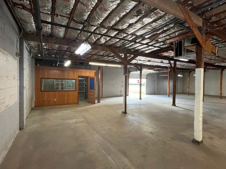More Photos Of 1501 Burlington Ave N, Saint Petersburg Unknown For Lease