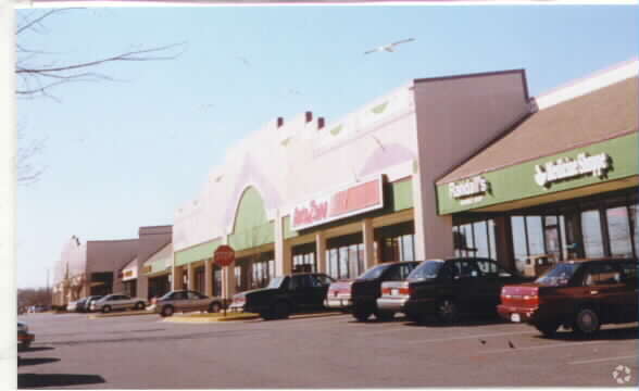 More Photos Of 7049-7099 Allentown Rd, Temple Hills Freestanding For Lease