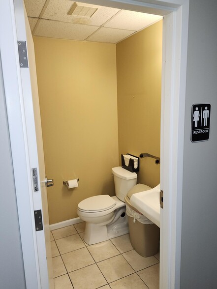 More Photos Of 4440 Township Line Rd, Harleysville Light Manufacturing For Lease