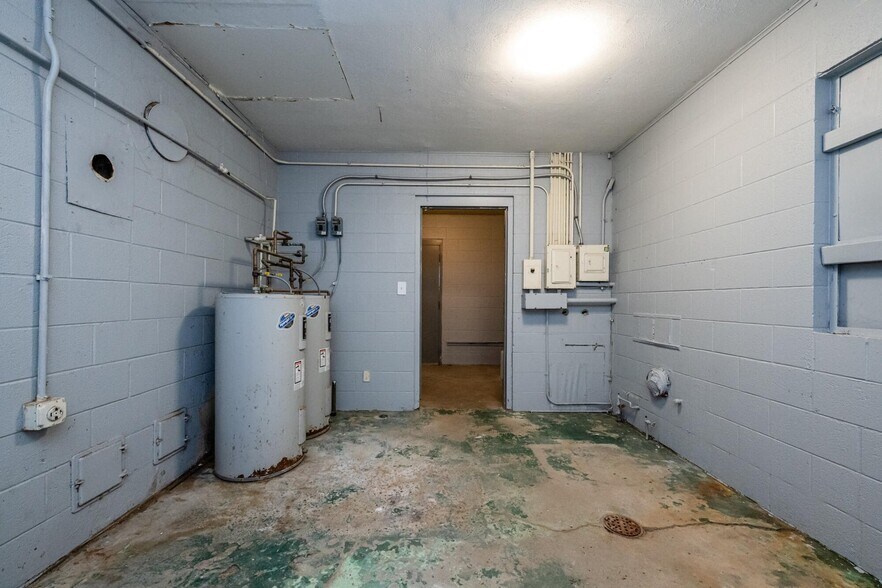 More Photos Of 641 S Crystal Ave, Benton Harbor Winery Vineyard For Sale