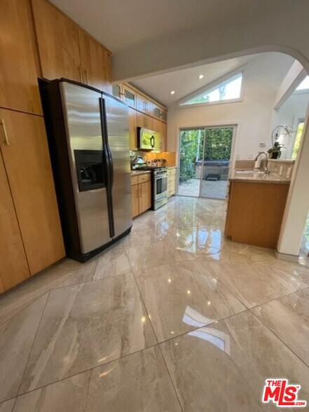 More Photos Of 425 Sunridge St, Playa Del Rey Multifamily For Sale
