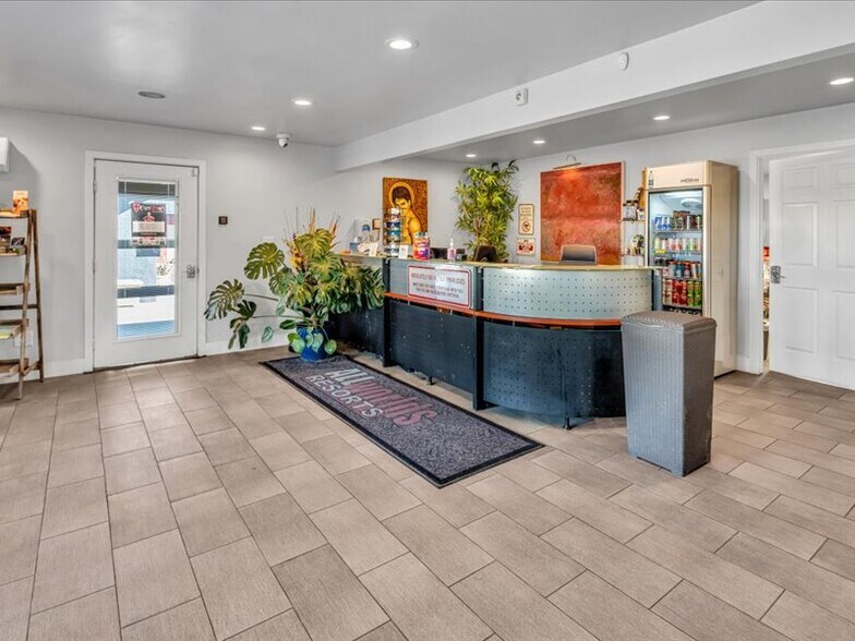 More Photos Of 535 S Warm Sands Dr, Palm Springs Hotel For Sale