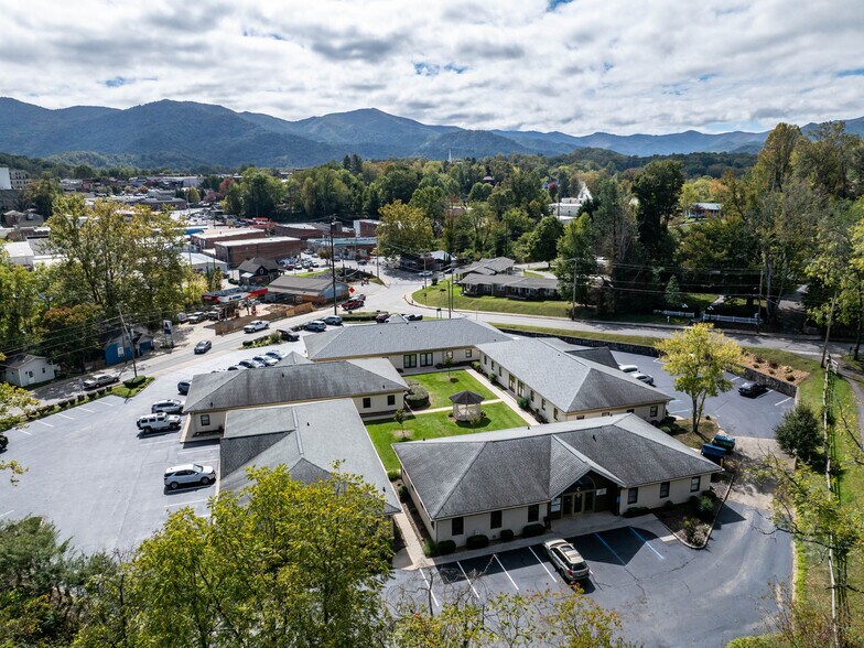 More Photos Of 367-400 Dellwood Rd, Waynesville Medical For Sale