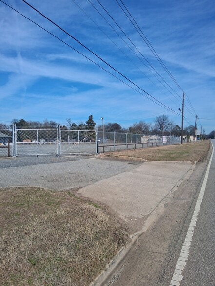 More Photos Of 4459 Broadway, Macon Distribution For Sale