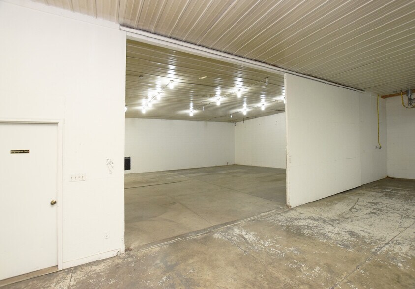 More Photos Of 5488 Richfield Rd, Flint Warehouse For Sale