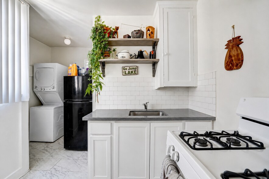 More Photos Of 4326 Gateway Ave, Los Angeles Apartments For Sale