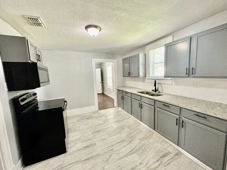 More Photos Of 619 Linwood Ave, Jacksonville Specialty For Sale