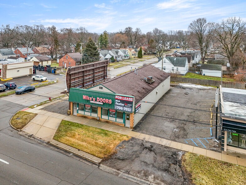 More Photos Of 26905 Plymouth Rd, Redford Township Freestanding For Lease