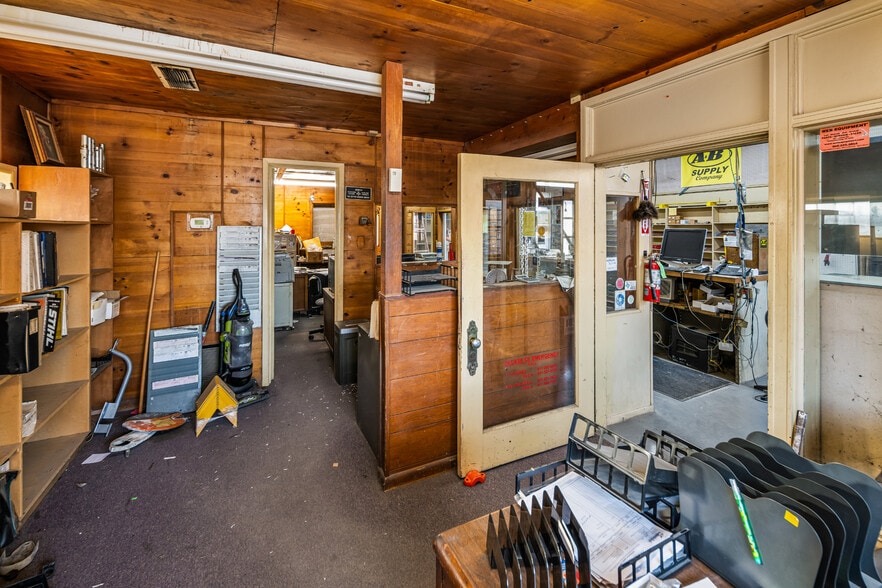 More Photos Of 1808 Bomar Ave, Fort Worth General Retail For Sale